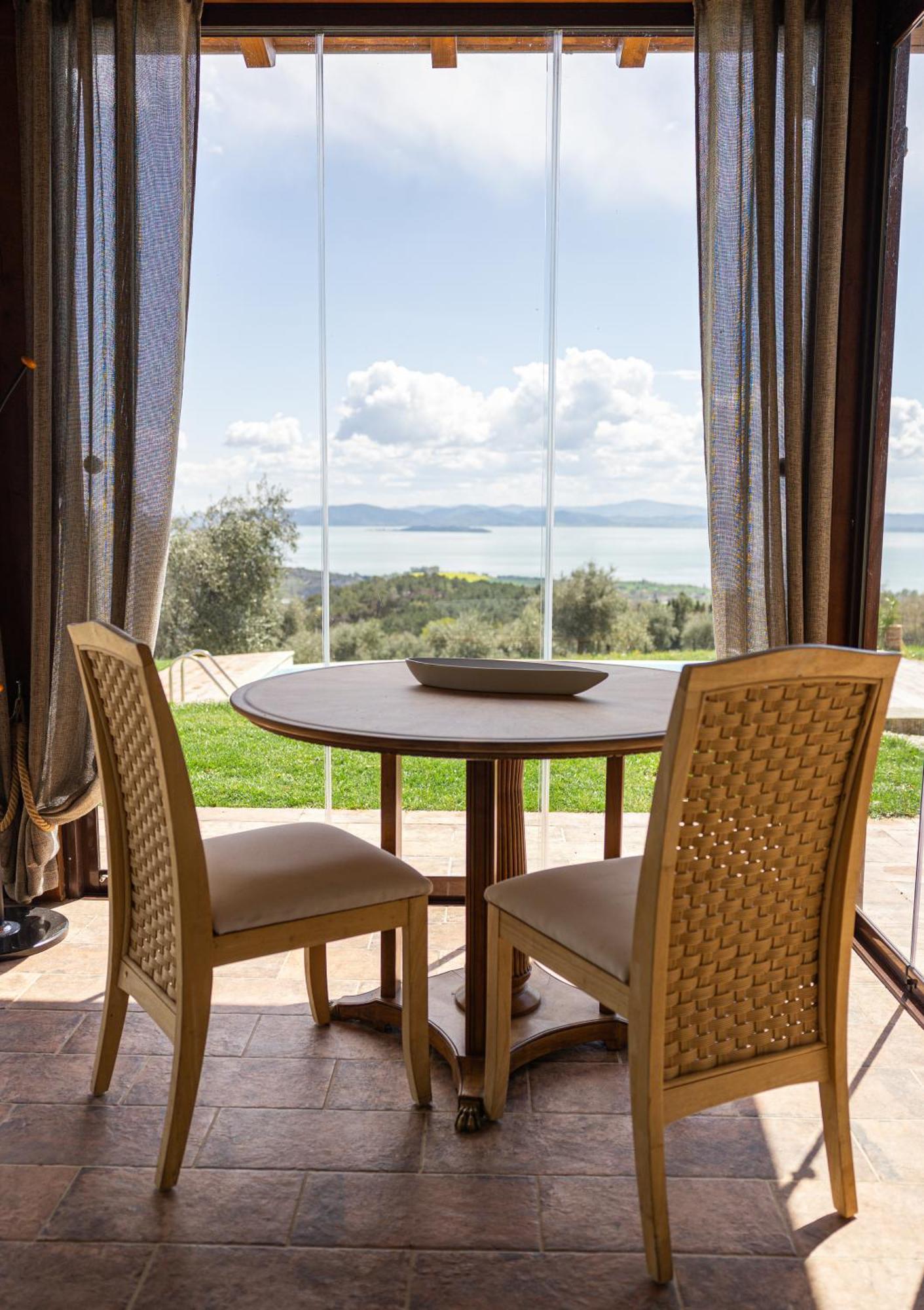 Di Colle In Colle - Country House With Private Pool トゥオーロ・スル・トラジメーノ エクステリア 写真